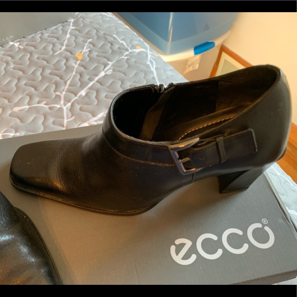 Black Leather Heeled Bootie